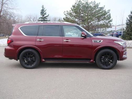 2022 INFINITI QX80 Luxe