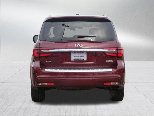 2022 INFINITI QX80 Luxe