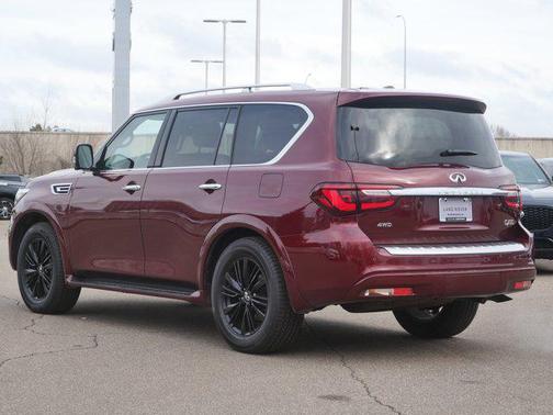 2022 INFINITI QX80 Luxe
