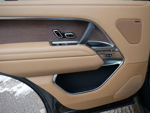 2025 Land Rover Range Rover P400 SE 7 Seat