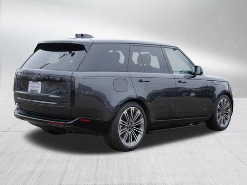 2025 Land Rover Range Rover P530 SE