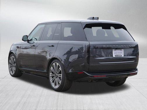 2025 Land Rover Range Rover P530 SE