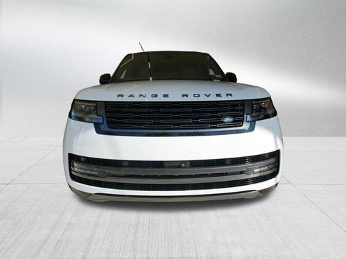 2025 Land Rover Range Rover P550e SE