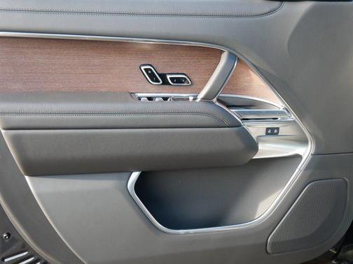 2025 Land Rover Range Rover P400 SE