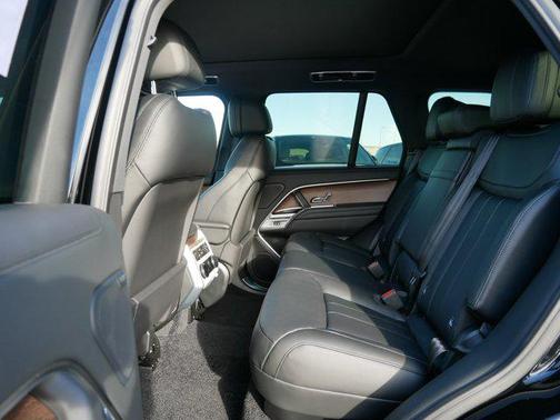 2025 Land Rover Range Rover P400 SE