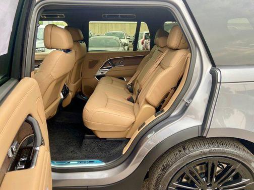 2025 Land Rover Range Rover P400 SE 7 Seat