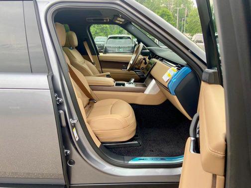 2025 Land Rover Range Rover P400 SE 7 Seat