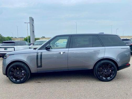 2025 Land Rover Range Rover P400 SE 7 Seat