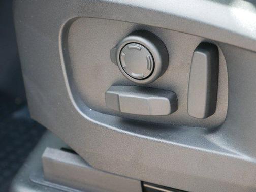 2025 Land Rover Defender 110 V8