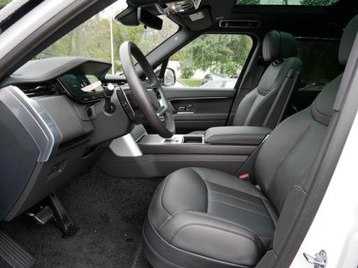 2025 Land Rover Range Rover P530 SE