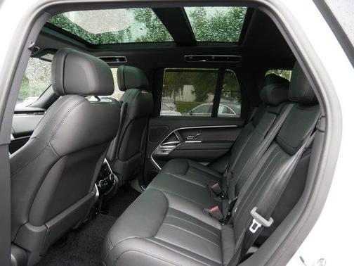 2025 Land Rover Range Rover P530 SE