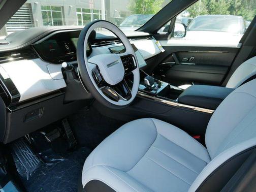2025 Land Rover Range Rover Sport SE