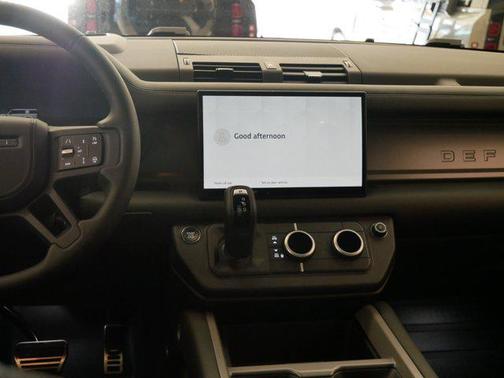 2025 Land Rover Defender 130 P400 X