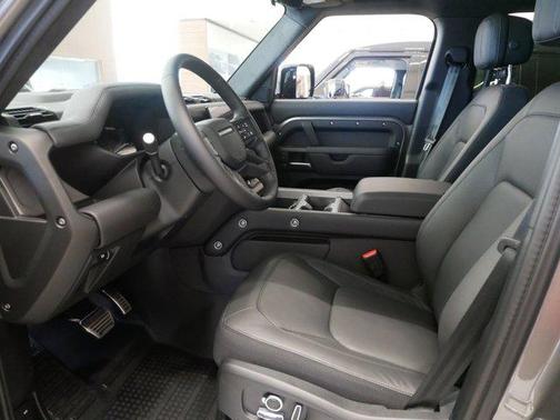 2025 Land Rover Defender 130 P400 X