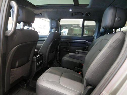 2025 Land Rover Defender 130 P400 X