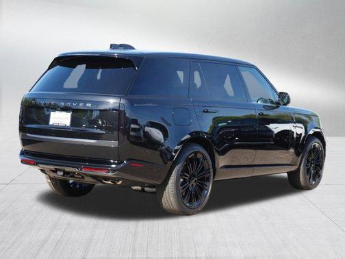 Santorini Black Metallic 2026 Land Rover Range Rover P530 SE 7 Seat