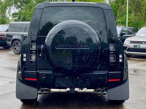 2025 Land Rover Defender 110 V8