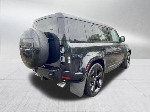 2025 Land Rover Defender 110 V8