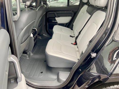 2025 Land Rover Defender 110 V8