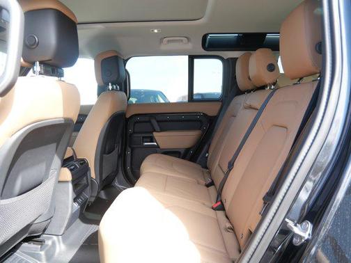 2026 Land Rover Defender P400 X-Dynamic SE