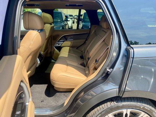 2025 Land Rover Range Rover P530 SE