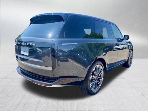 2025 Land Rover Range Rover P530 SE
