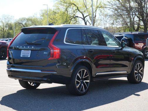 Onyx Black Metallic 2023 Volvo XC90 B6 Plus 7-Seater
