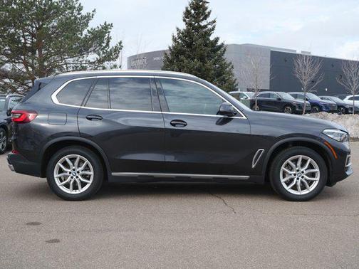Dark Graphite Metallic 2022 BMW X5 xDrive40i