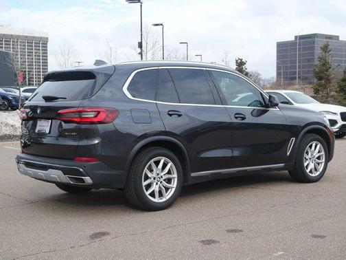 Dark Graphite Metallic 2022 BMW X5 xDrive40i