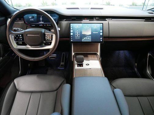 2025 Land Rover Range Rover P530 SE 7 Seat