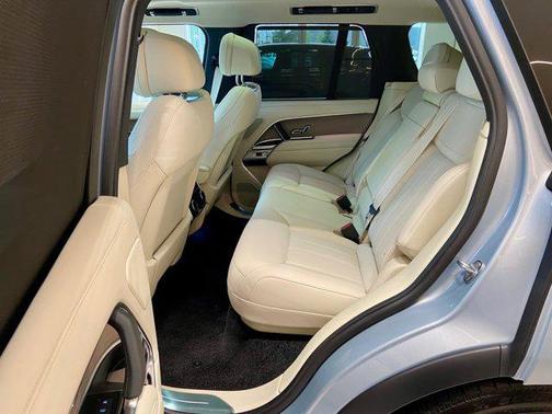 2025 Land Rover Range Rover P530 SE