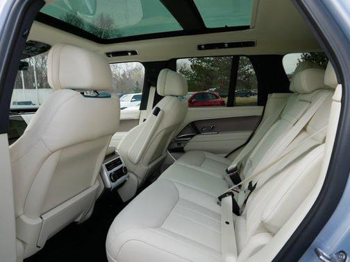 2025 Land Rover Range Rover P530 SE