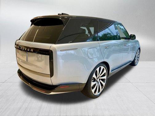 2025 Land Rover Range Rover P530 SE