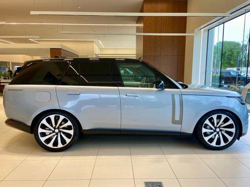 2025 Land Rover Range Rover P530 SE