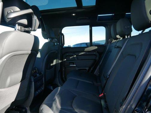 2026 Land Rover Defender P400 X-Dynamic SE