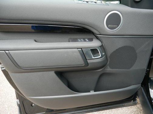 2025 Land Rover Discovery P300 S