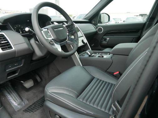 2025 Land Rover Discovery P300 S