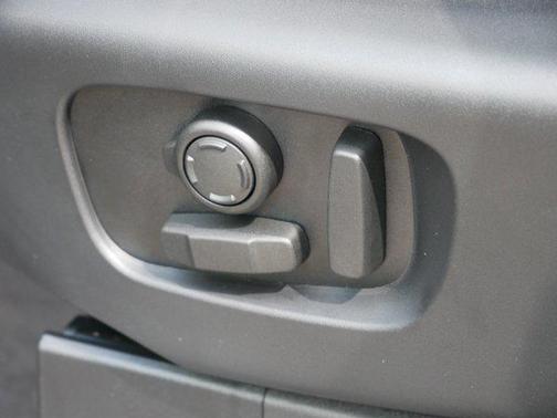 2025 Land Rover Discovery P300 S