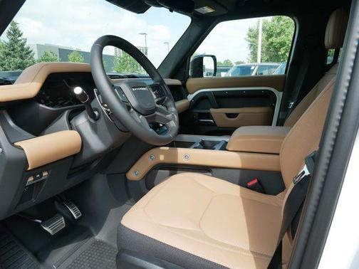 2025 Land Rover Defender 110 V8