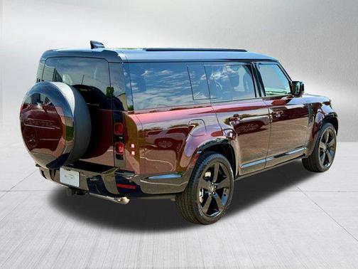 2025 Land Rover Defender 130 P400 X-Dynamic SE