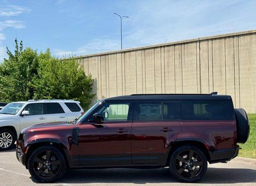 2025 Land Rover Defender 130 P400 X-Dynamic SE