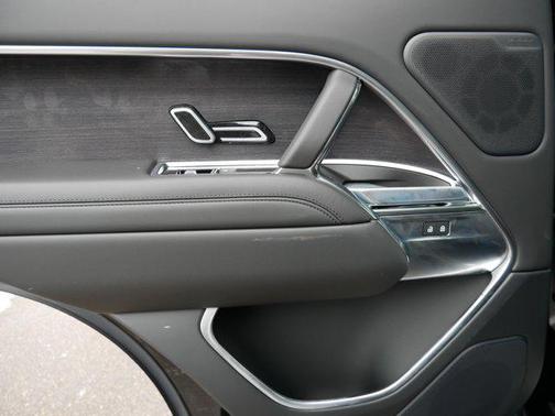 2025 Land Rover Range Rover P400 SE