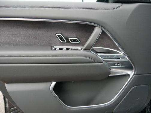 2025 Land Rover Range Rover P400 SE