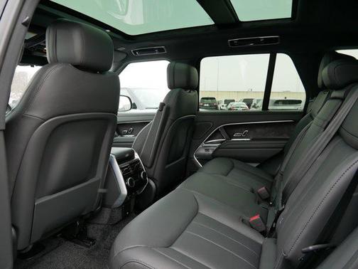 2025 Land Rover Range Rover P400 SE