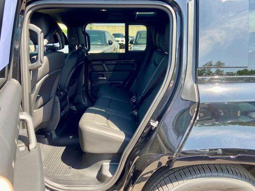 2025 Land Rover Defender 110 P400 X-Dynamic SE
