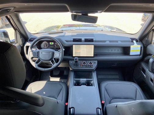 2025 Land Rover Defender 110 P400 X-Dynamic SE