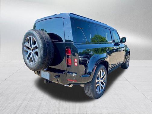 2025 Land Rover Defender 110 P400 X-Dynamic SE