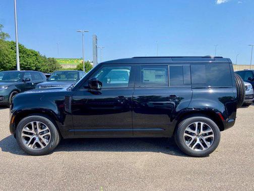 2025 Land Rover Defender 110 P400 X-Dynamic SE