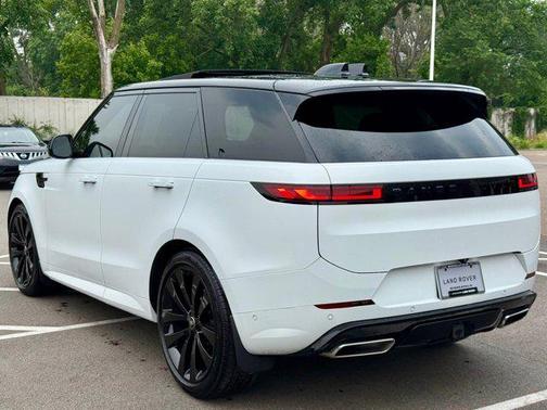 2025 Land Rover Range Rover Sport SE