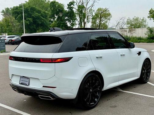 2025 Land Rover Range Rover Sport SE